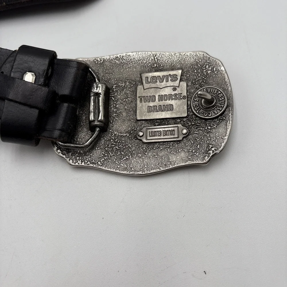 Levi's Strauss & Co Mens‎ Belt And Buckle Size XL 42in-44in Genuine Leather